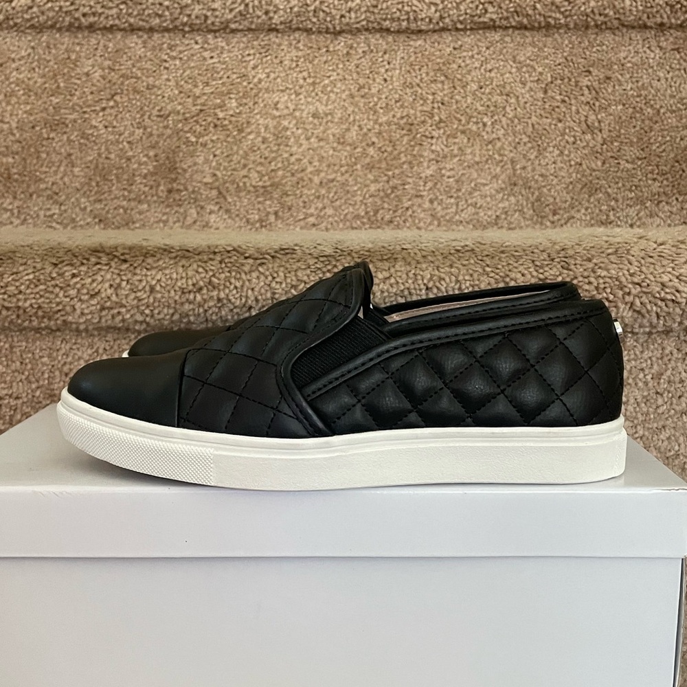 Steve Madden Zaander Sneaker - Picture 3 of 7